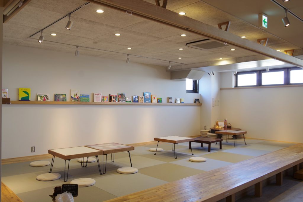 『武蔵野台商店』の座敷