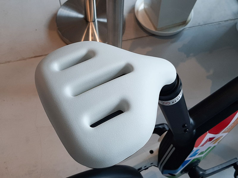 HONBIKEのサドル